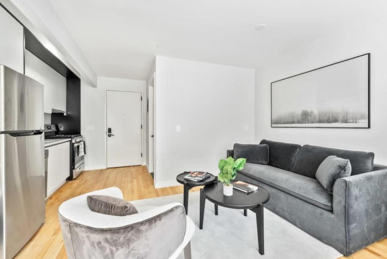 Luxe Studio With Charming Juliet Balcony Lejlighed New York Eksteriør billede