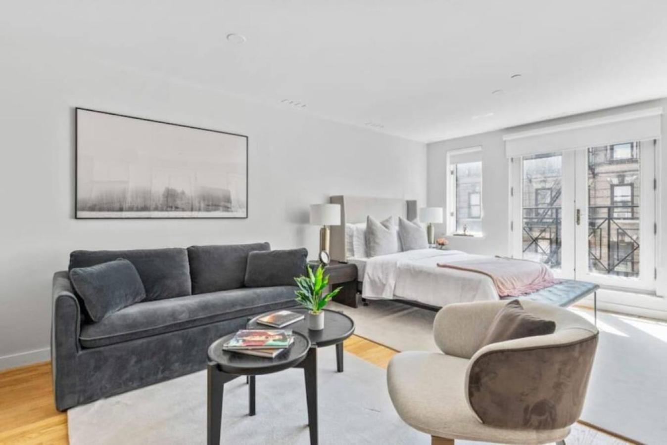 Luxe Studio With Charming Juliet Balcony Lejlighed New York Eksteriør billede