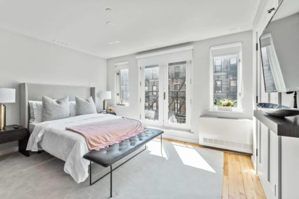 Luxe Studio With Charming Juliet Balcony Lejlighed New York Eksteriør billede