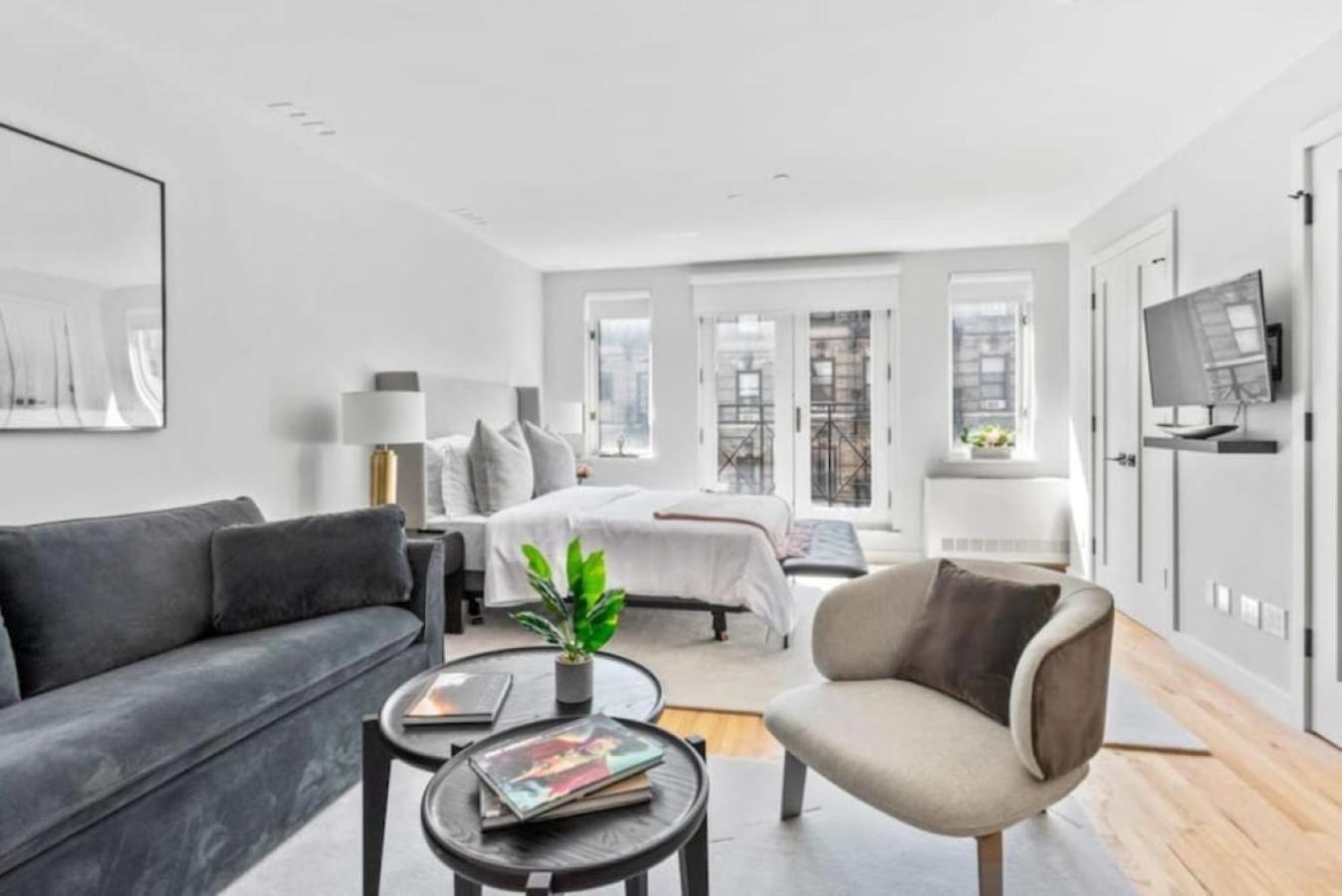 Luxe Studio With Charming Juliet Balcony Lejlighed New York Eksteriør billede