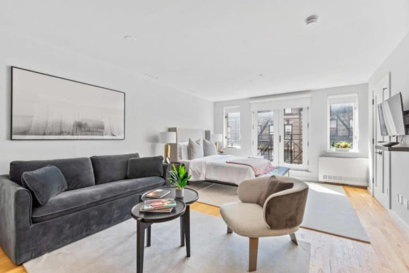 Luxe Studio With Charming Juliet Balcony Lejlighed New York Eksteriør billede