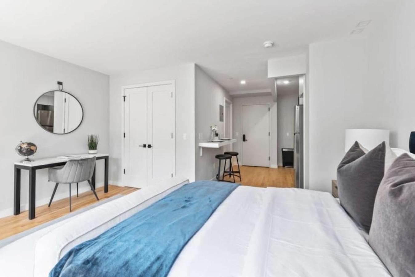 Luxe Studio With Charming Juliet Balcony Lejlighed New York Eksteriør billede