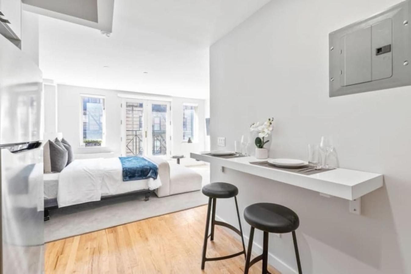 Luxe Studio With Charming Juliet Balcony Lejlighed New York Eksteriør billede